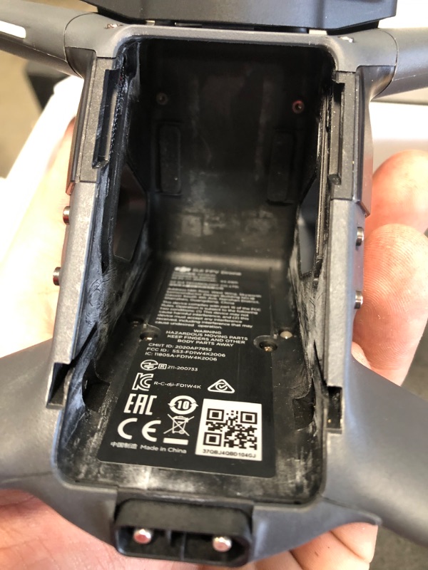 Photo 19 of DJI FPV Combo - First-Person View Drone UAV Quadcopter with 4K Camera, S Flight Mode, Super-Wide 150° FOV, HD Low-Latency Transmission, Emergency Brake and Hover, Gray

-arm is cracked (see image )
-batteries have power couldn't get the drone motors to tu