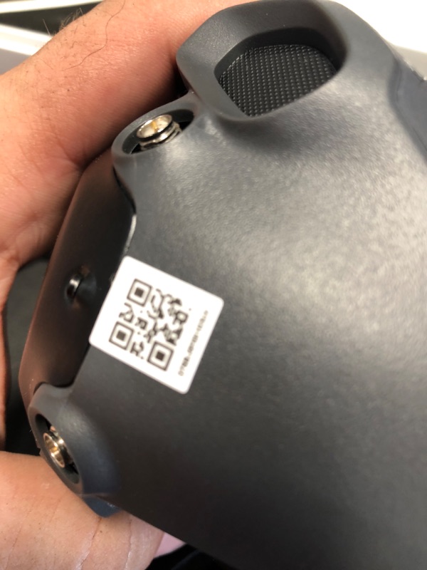 Photo 20 of DJI FPV Combo - First-Person View Drone UAV Quadcopter with 4K Camera, S Flight Mode, Super-Wide 150° FOV, HD Low-Latency Transmission, Emergency Brake and Hover, Gray

-arm is cracked (see image )
-batteries have power couldn't get the drone motors to tu