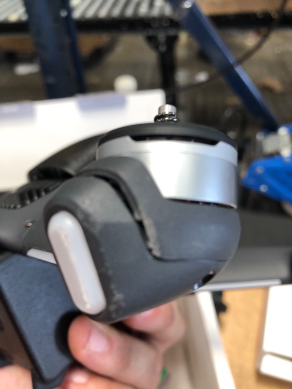 Photo 8 of DJI FPV Combo - First-Person View Drone UAV Quadcopter with 4K Camera, S Flight Mode, Super-Wide 150° FOV, HD Low-Latency Transmission, Emergency Brake and Hover, Gray

-arm is cracked (see image )
-batteries have power couldn't get the drone motors to tu