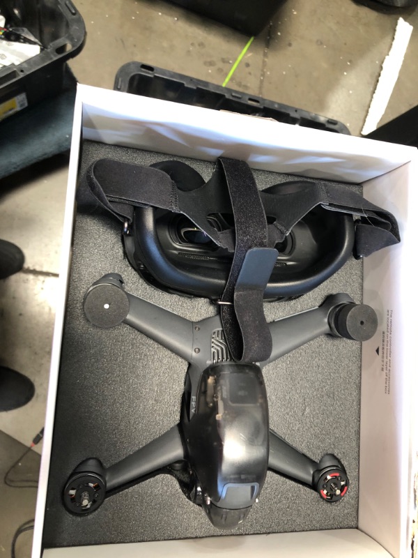 Photo 3 of DJI FPV Combo - First-Person View Drone UAV Quadcopter with 4K Camera, S Flight Mode, Super-Wide 150° FOV, HD Low-Latency Transmission, Emergency Brake and Hover, Gray

-arm is cracked (see image )
-batteries have power couldn't get the drone motors to tu