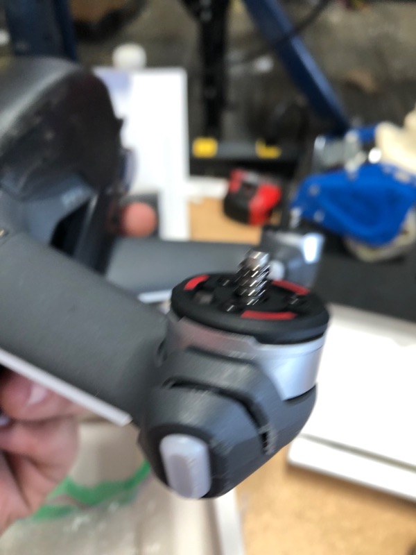 Photo 12 of DJI FPV Combo - First-Person View Drone UAV Quadcopter with 4K Camera, S Flight Mode, Super-Wide 150° FOV, HD Low-Latency Transmission, Emergency Brake and Hover, Gray

-arm is cracked (see image )
-batteries have power couldn't get the drone motors to tu