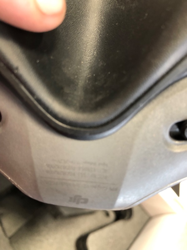 Photo 26 of DJI FPV Combo - First-Person View Drone UAV Quadcopter with 4K Camera, S Flight Mode, Super-Wide 150° FOV, HD Low-Latency Transmission, Emergency Brake and Hover, Gray

-arm is cracked (see image )
-batteries have power couldn't get the drone motors to tu