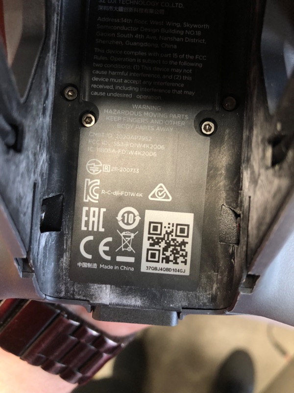 Photo 18 of DJI FPV Combo - First-Person View Drone UAV Quadcopter with 4K Camera, S Flight Mode, Super-Wide 150° FOV, HD Low-Latency Transmission, Emergency Brake and Hover, Gray

-arm is cracked (see image )
-batteries have power couldn't get the drone motors to tu