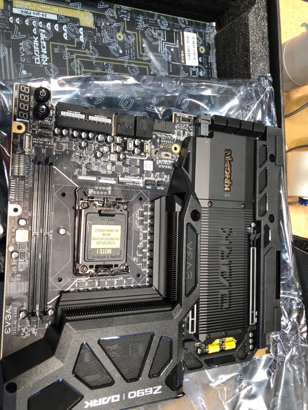 Photo 11 of EVGA Z690 Dark K|NGP|N, 121-AL-E699-KR, LGA 1700, Intel Z690, PCIe Gen5, SATA 6Gb/s, 2.5Gb/s LAN, WiFi6E/BT5.2, USB 3.2 Gen2x2, M.2, U.2, EATX, Intel Motherboard

-LOOKS LIKEEVERYTHING IS THERE 