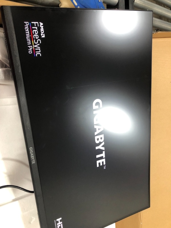 Photo 5 of ***GREEN LINE THRU SCREEN**GIGABYTE M32U-SA-R 32" 144Hz 4K AdaptiveSync Compatible Gaming Monitor (SS IPS/3840x2160 Display/1ms Response Time (GTG)/1x Display Port 1.4/2x HDMI 2.1/2x USB 3.0/1x USB Type C) (RENEWED)
