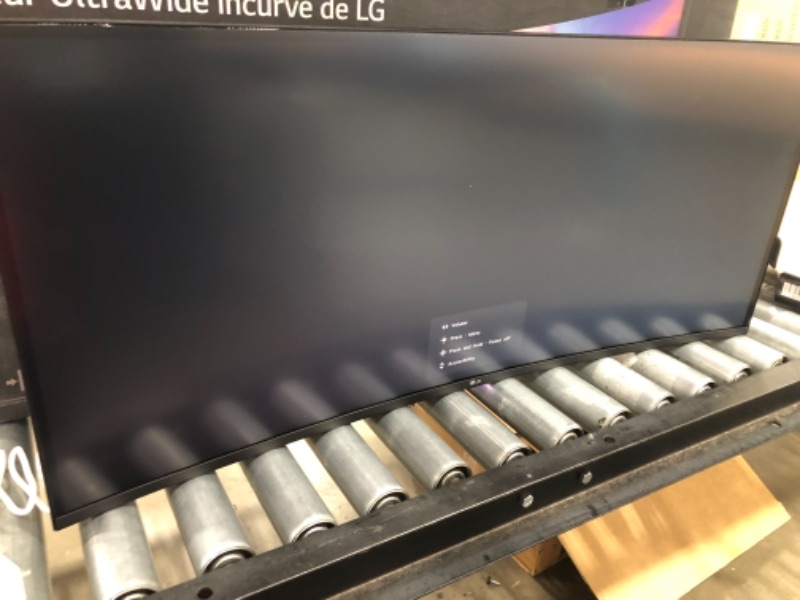 Photo 1 of LG 38WN95C-W Monitor 38" 21:9 Curved UltraWide QHD+ (3840 x 1600) Nanio IPS Display, Thunderbolt 3, 1ms Response Time, 144Hz Refresh Rate, NVIDIA G-SYNC, AMD FreeSync -White/Silver
