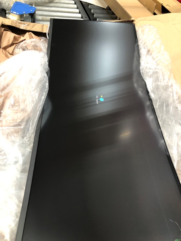 Photo 1 of **SMALL CRACK IN CORNER OF SCREED STILL FUNCTIONAL **LG 38WN95C-W Monitor 38" 21:9 Curved UltraWide QHD+ (3840 x 1600) Nanio IPS Display, Thunderbolt 3, 1ms Response Time, 144Hz Refresh Rate, NVIDIA G-SYNC, AMD FreeSync -White/Silver
