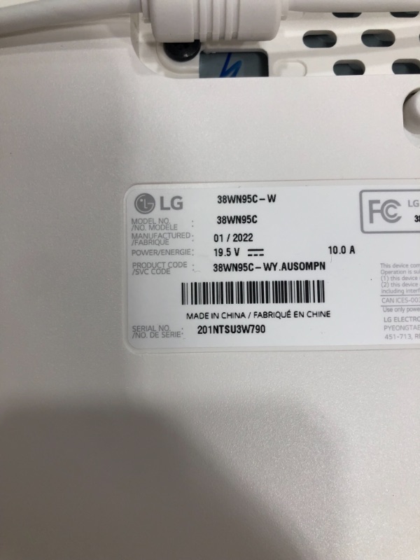 Photo 6 of **SMALL CRACK IN CORNER OF SCREED STILL FUNCTIONAL **LG 38WN95C-W Monitor 38" 21:9 Curved UltraWide QHD+ (3840 x 1600) Nanio IPS Display, Thunderbolt 3, 1ms Response Time, 144Hz Refresh Rate, NVIDIA G-SYNC, AMD FreeSync -White/Silver
