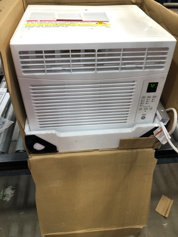 Photo 2 of ***PARTS ONLY*** AHEE06AC 17" Window Air Conditioner with 6000 BTU Cooling Capacity Remote Control 24 Hour Timer 11.1 CEER and Fixed Chassis in
