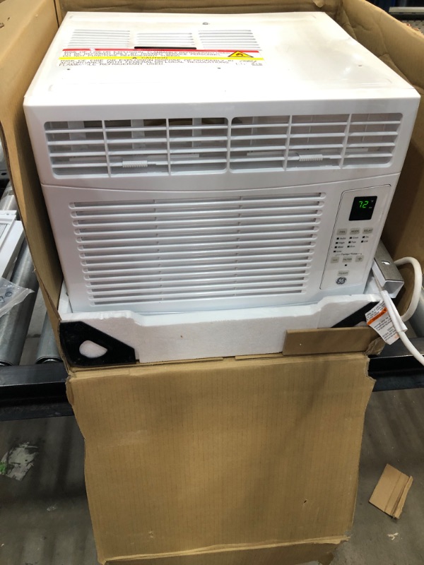 Photo 2 of AHEE06AC 17" Window Air Conditioner with 6000 BTU Cooling Capacity Remote Control 24 Hour Timer 11.1 CEER and Fixed Chassis in
