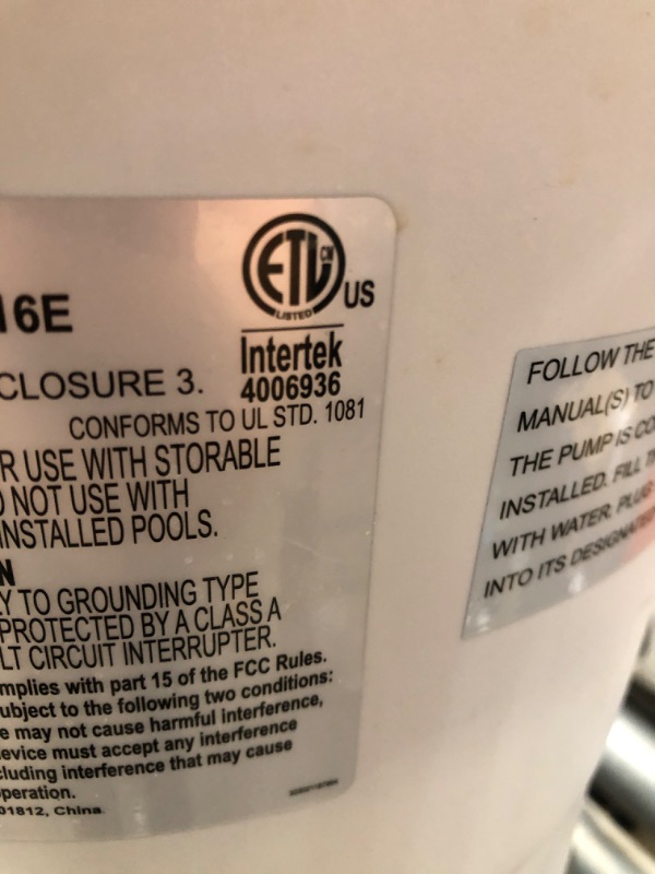 Photo 1 of Bestway Flowclear 530 GPH Silica & Sand Swimming Pool Filter Pump, Gray (Used)
