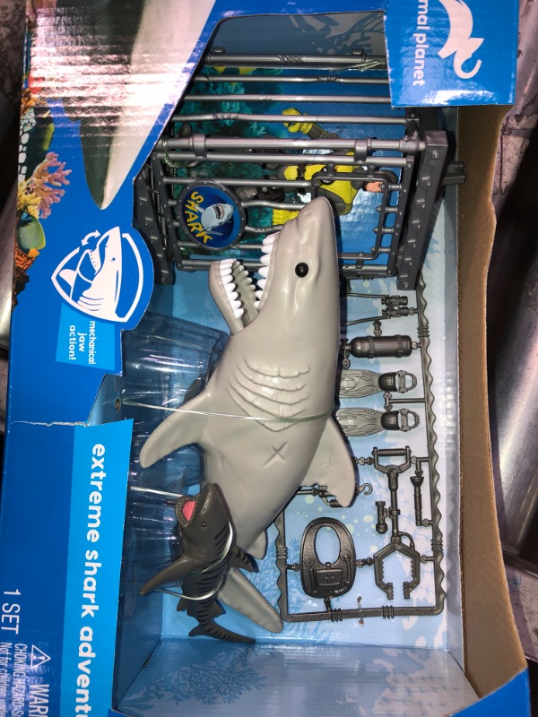 Photo 2 of Animal Planet Extreme Shark Adventure Playset