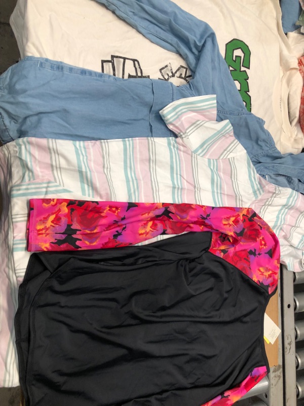 Photo 1 of Bundle of assorted boys and girl/toddlers and women clothes: L(12/14)
4 items 