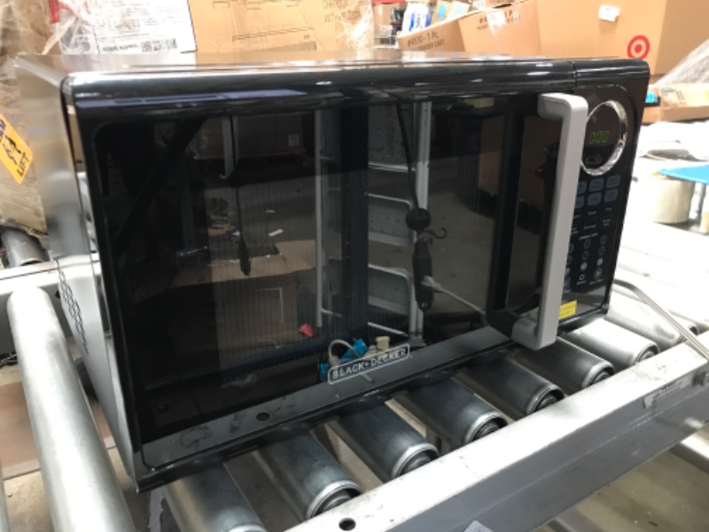 Photo 1 of Black+Decker EM925ACP-P2 0.9 Cu. Ft. Digital Microwave

