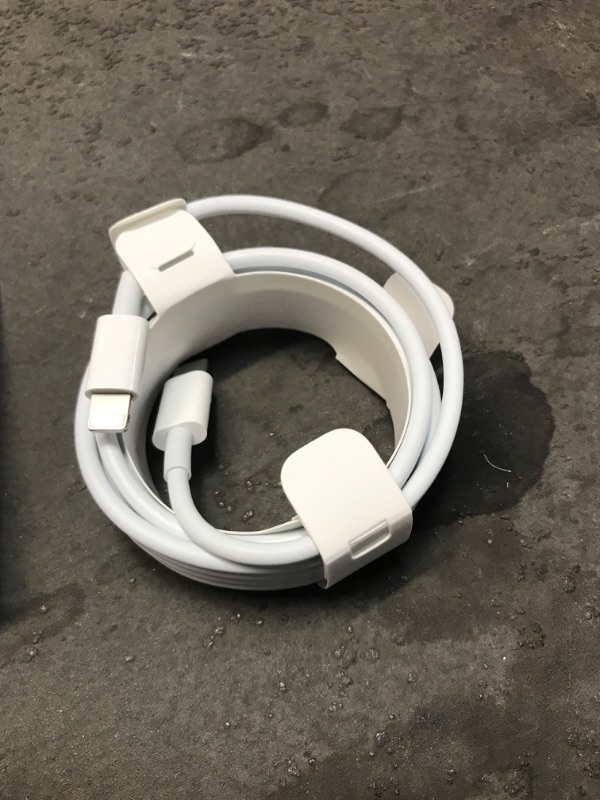 Photo 3 of Apple USB-C to Lightning Cable (2 M)
