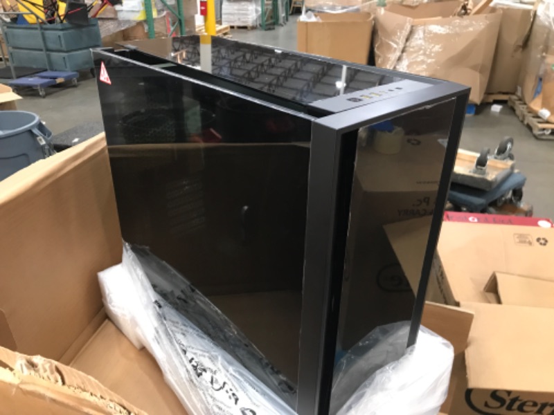 Photo 2 of Corsair iCUE 5000X RGB Tempered Glass Mid-Tower ATX PC Smart Case - Black ?20.47 x 9.65 x 20.47 inches

