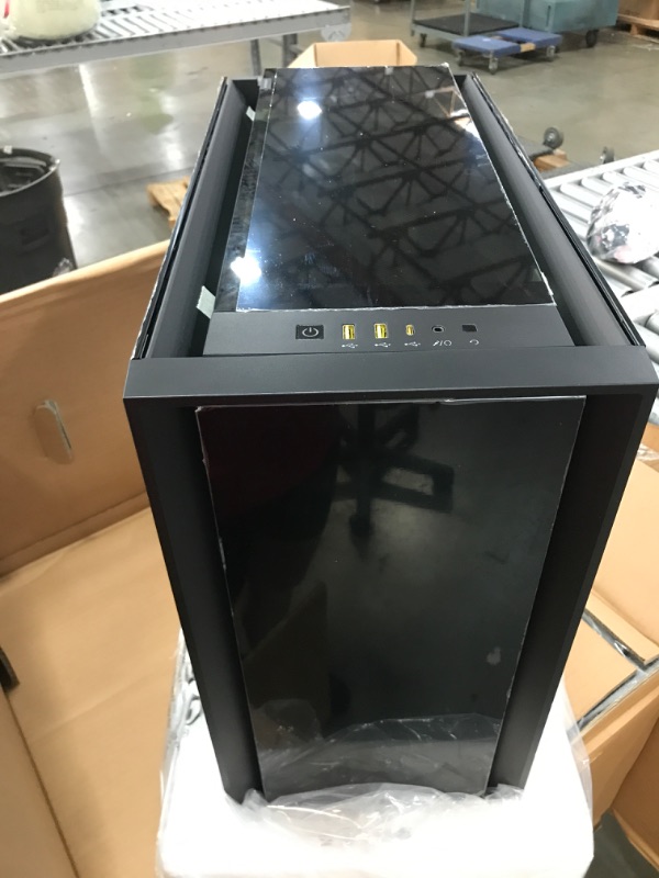 Photo 3 of Corsair iCUE 5000X RGB Tempered Glass Mid-Tower ATX PC Smart Case - Black ?20.47 x 9.65 x 20.47 inches

