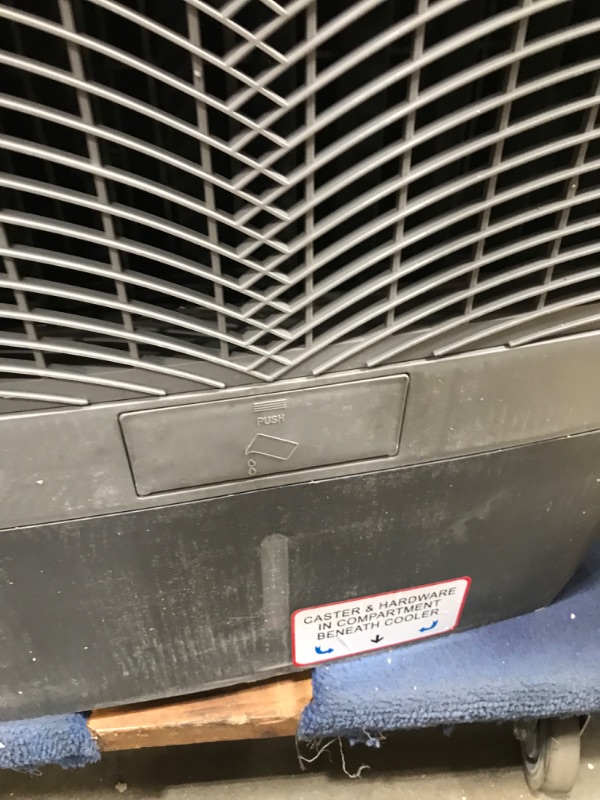 Photo 2 of *** NON FUNCTIONAL *** *** PARTS ONLY *** INCOMPLETE ***
Hessaire 2,200 CFM 2-Speed Portable Evaporative Cooler, Gray
