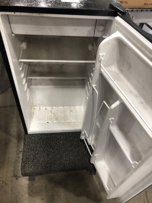 Photo 4 of DIRTY* DAMAGED* NEEDS CLEANED INSIDE*
RCA RFR322 Mini Refrigerator, Compact Freezer Compartment, Adjustable Thermostat Control, Reversible Door, Ideal Fridge for Dorm, Office, Apartment, Platinum Stainless, 3.2 Cubic Feet
