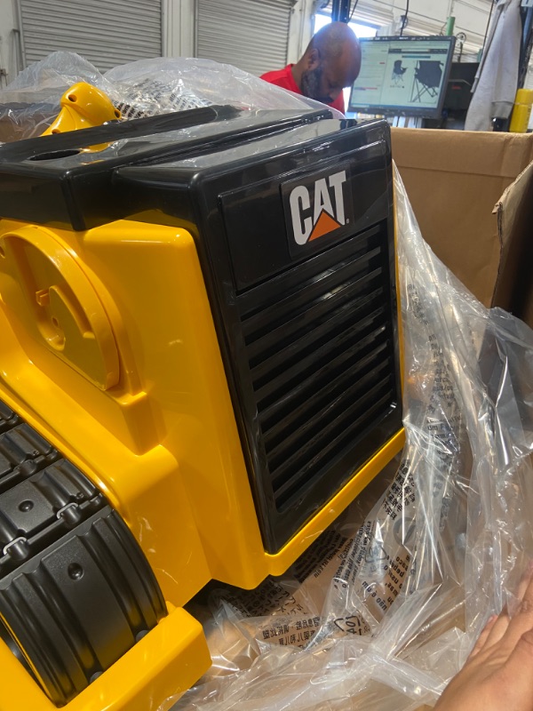 Photo 2 of **NEW*- Kid Trax Caterpillar D9 Bulldozer Toddler Ride On Toy, 12 Volt Battery,Max Rider Weight of 55 lbs, Single Rider, D9 Bulldozer,KT1136
