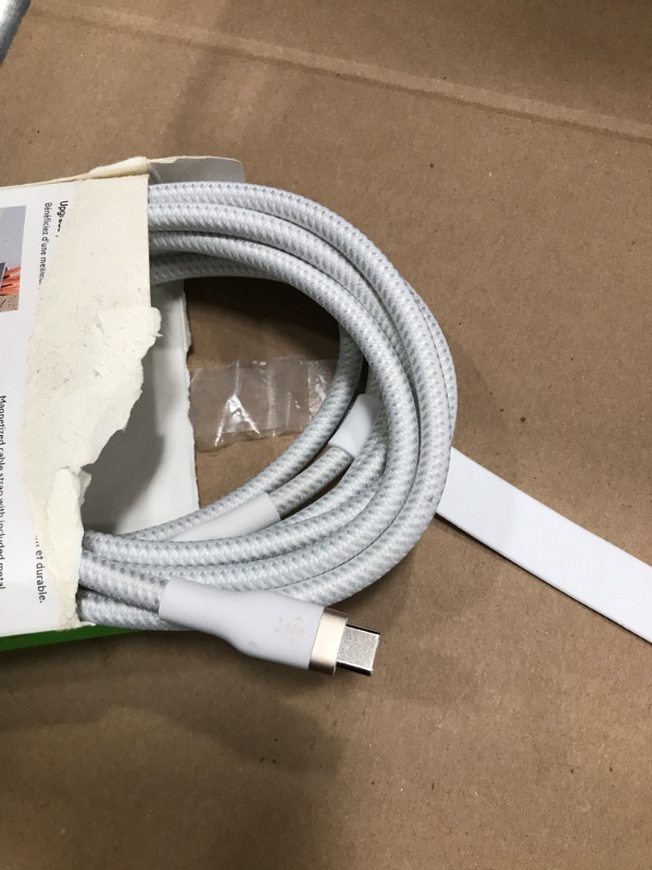 Photo 2 of Belkin BoostCharge Pro Flex USB-C Lightning Connector Cable + Strap



