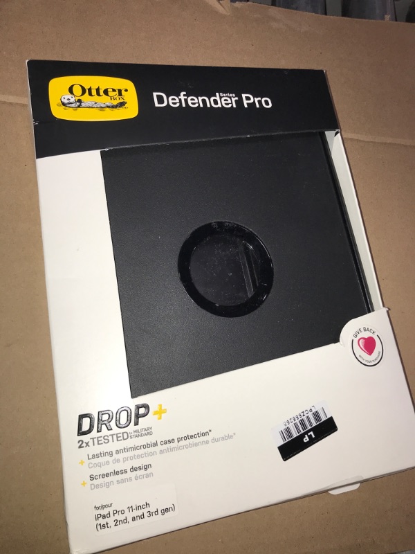 Photo 1 of OtterBox Apple iPad Pro 11-inch (1st, 2nd, 3rd gen) Defender Series Pro Case - Black

