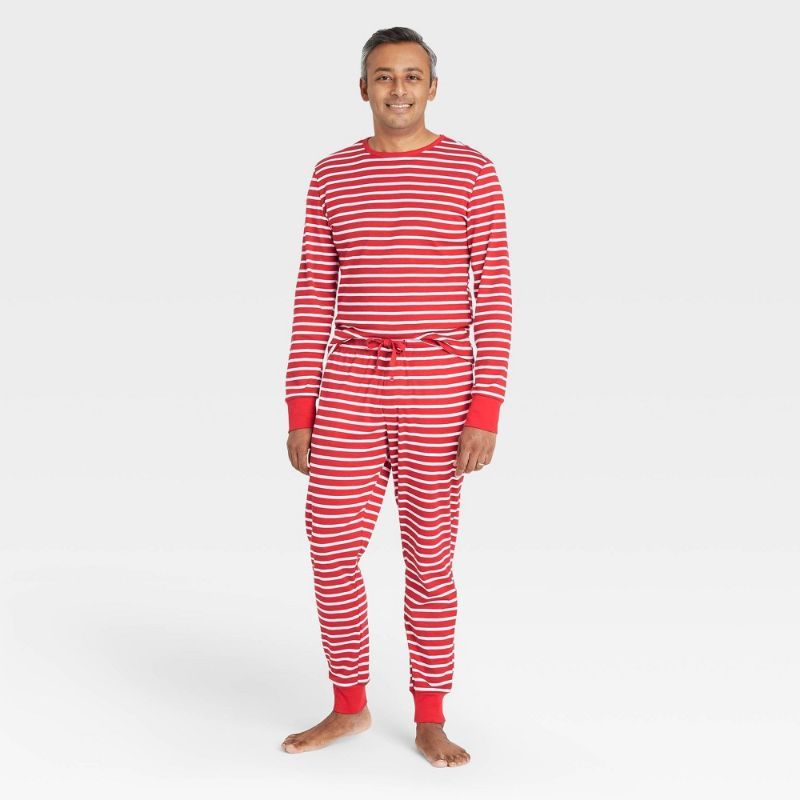 Photo 1 of PACK OF 6- Men's Striped 100% Cotton Matching Family Pajama Set - Red- size XL 
