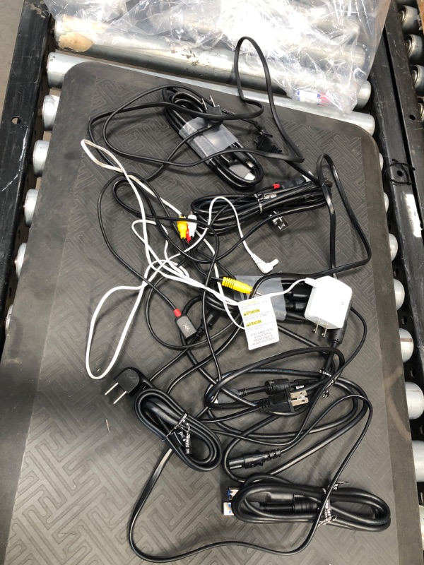 Photo 1 of MIXED BUNDLE OF TV POWER CORDS AND HD CORDS**MIXED TYPES** 10 UNITS