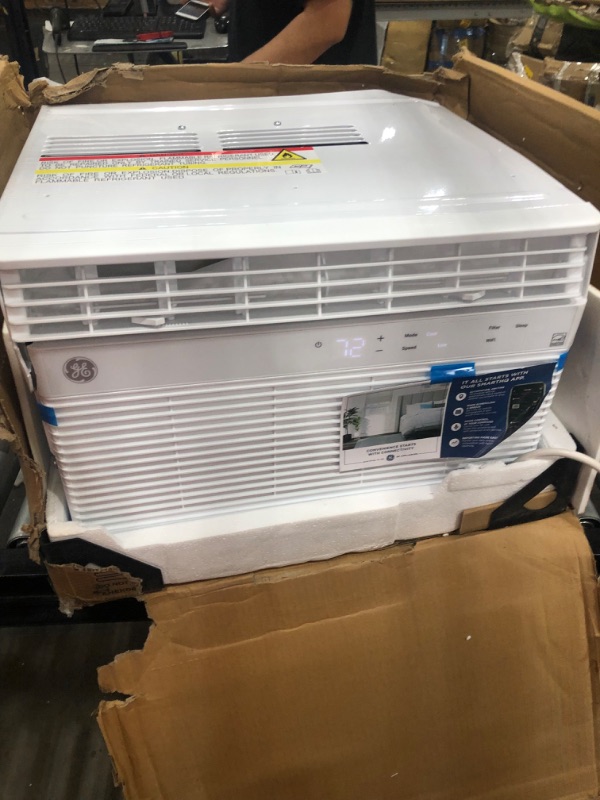 Photo 2 of **PARTS ONLY**
GE Window Air Conditioner 8000 BTU, Wi-Fi Enabled, Energy-Efficient Cooling for Medium Rooms, 8K BTU Window AC Unit with Easy Install Kit, Control Using Remote or Smartphone App
