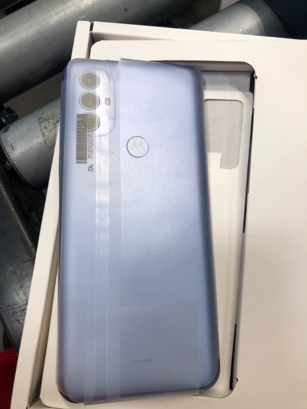 Photo 1 of Motorola Moto 2022 G Power Unlocked (128GB) - Silver

