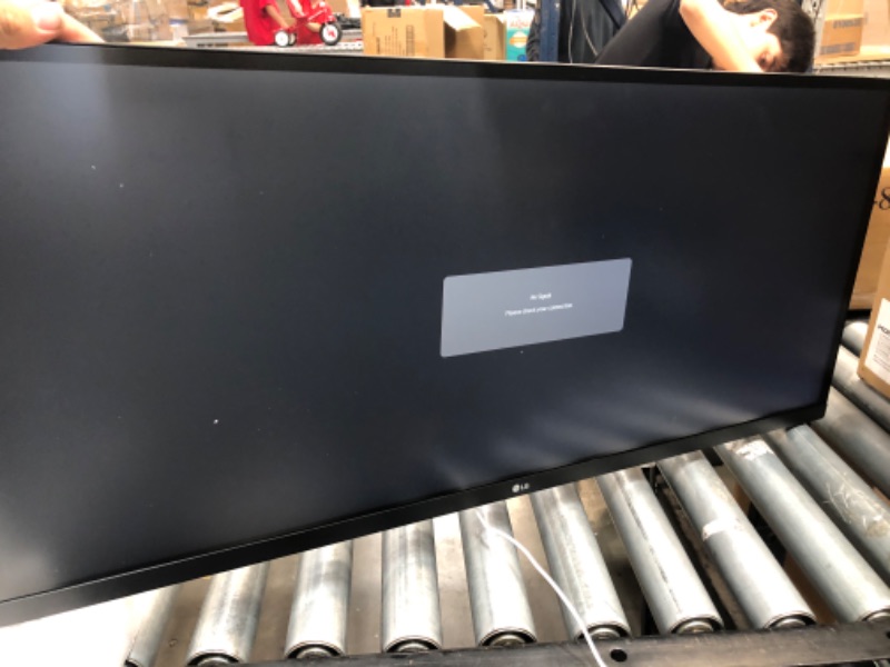 Photo 2 of LG 34WK650-W 34" UltraWide 21:9 IPS Monitor with HDR10 and FreeSync (2018), Black/White
