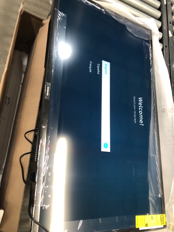 Photo 2 of SAMSUNG 40-inch Class LED Smart FHD TV 1080P (UN40N5200AFXZA, 2019 Model)
