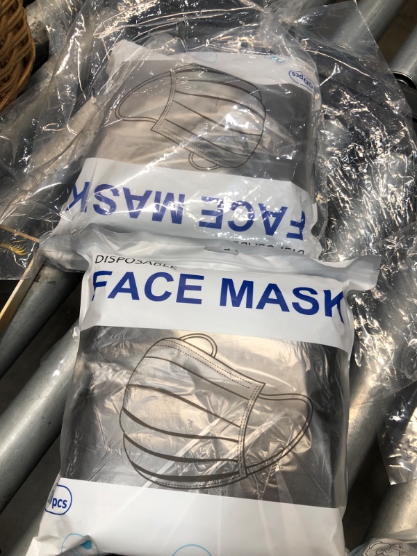 Photo 1 of 2 item bundle 
face masks bundle 