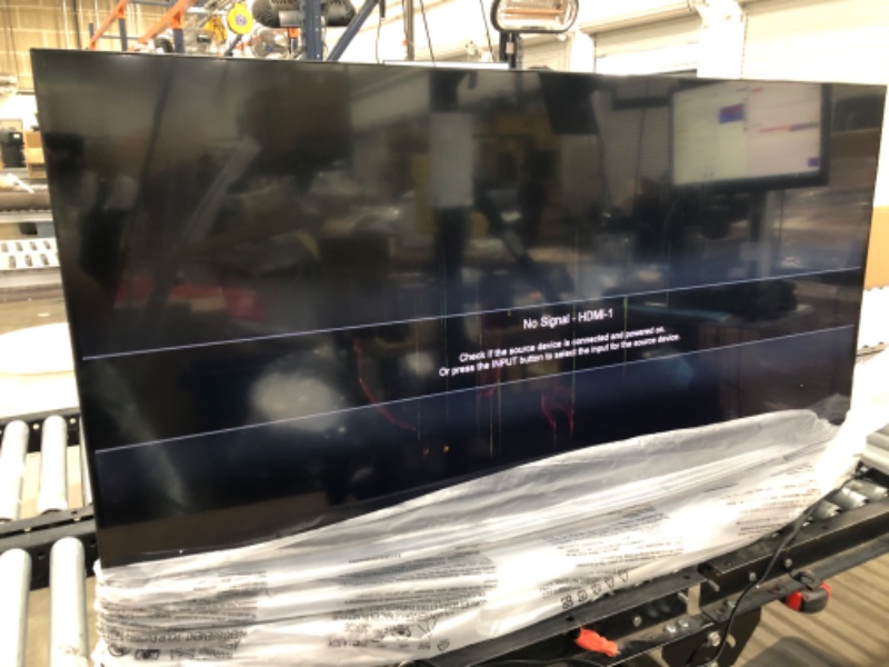 Photo 1 of *DAMAGED SCREEN* VIZIO 55-Inch M-Series 4K QLED HDR Smart TV with Voice Remote, Dolby Vision, HDR10+, Alexa Compatibility, VRR with AMD FreeSync, M55Q6-J01, 2022 Model
