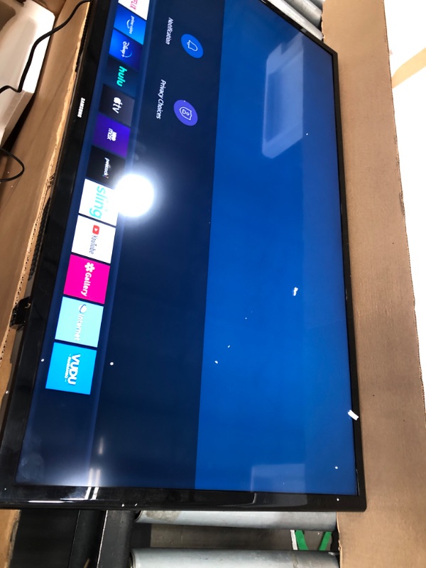 Photo 2 of SAMSUNG 40-inch Class LED Smart FHD TV 1080P (UN40N5200AFXZA, 2019 Model)
