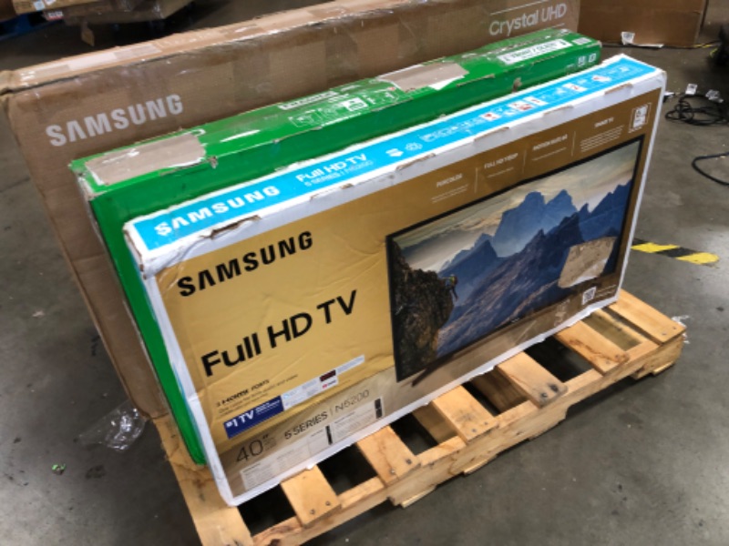 Photo 3 of PALLET OF BROKEN TVS, 5 TVS NON-REFUNDABLE