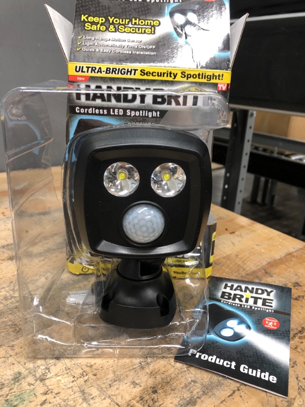 Photo 2 of 6016874 SPOTLIGHT LED BLK 500L Handy Brite Motion-Sensing Battery Powered LED Black Spotlight
