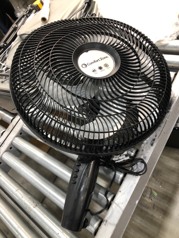 Photo 2 of Comfort Zone PowrCurve 18" OSCILLATING Stand Fan 6 Blades Air Flow CZST180BS-EU
