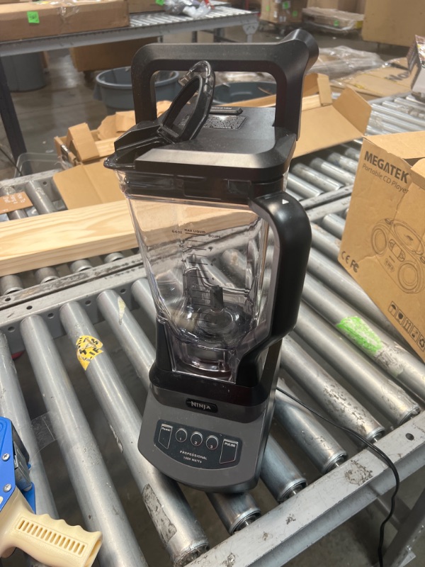 Photo 3 of Ninja 1000 Watts Blender NJ600, Silver/Black, 72 Oz 
