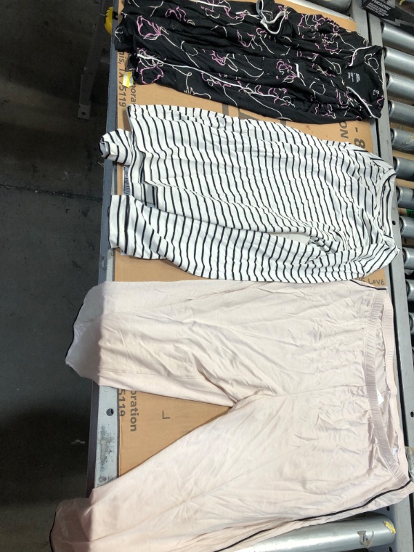 Photo 1 of 4 Item Miscellaneous Bundle of Women's Nighttime Clothing (bottoms: xl; top: s) 