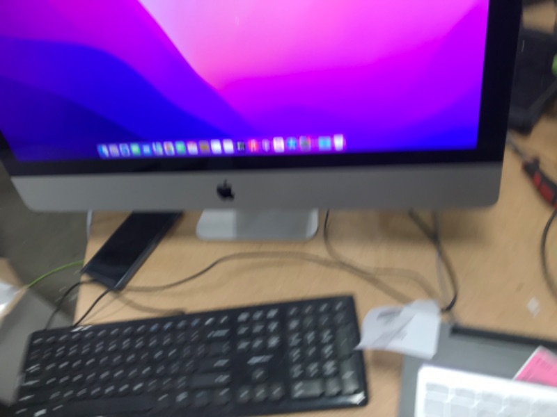 Photo 2 of Apple iMac MNE92LL/A 27 Inch, 3.4 GHz Intel Core i5, 16GB RAM, 512gb Silver