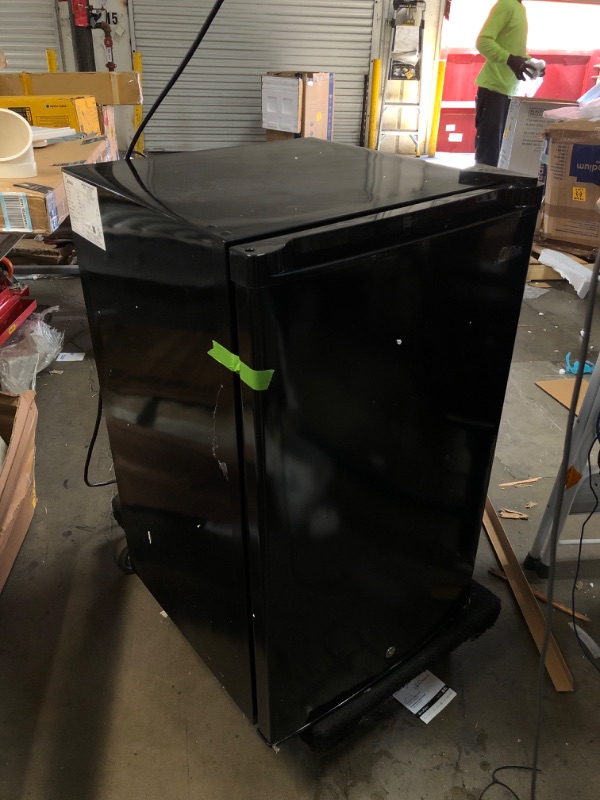 Photo 2 of DOES NOT GET COLD-Midea MRU03M2ABB Upright Freezer Large Black, 3.0 Cubic Feet
