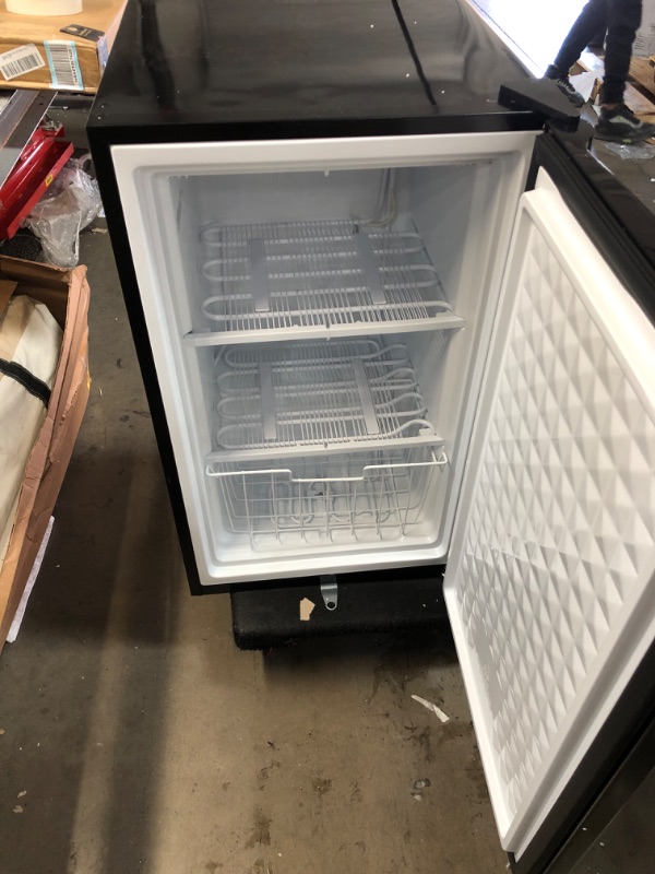 Photo 3 of DOES NOT GET COLD-Midea MRU03M2ABB Upright Freezer Large Black, 3.0 Cubic Feet
