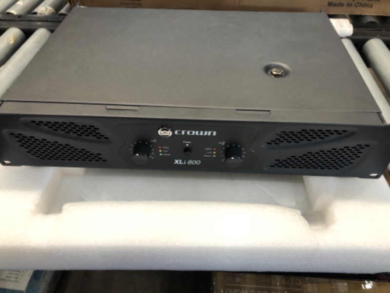 Photo 2 of Crown XLi1500 Two-channel, 450-Watt at 4? Power Amplifier
