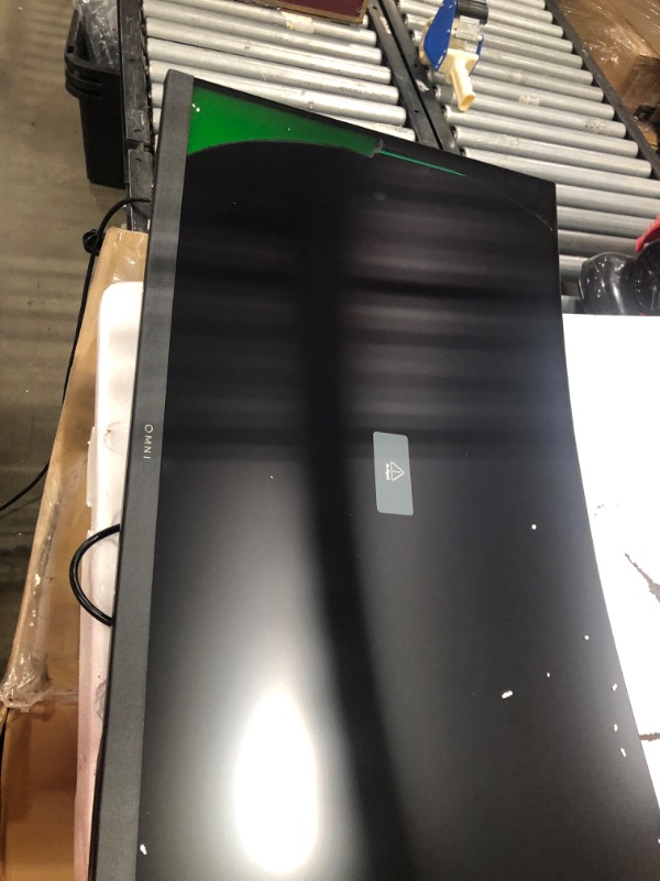 Photo 2 of **cracked on side of screen **ViewSonic OMNI VX3268-2KPC-MHD 32 Inch Curved 1440p 1ms 144Hz Gaming Monitor with FreeSync Premium, Eye Care, HDMI and DisplayPort
