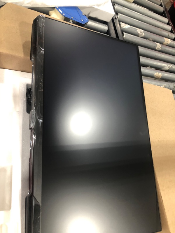 Photo 3 of Samsung - 27" Odyssey G40B FHD IPS 240Hz 1ms G-Sync Gaming Monitor - Black
