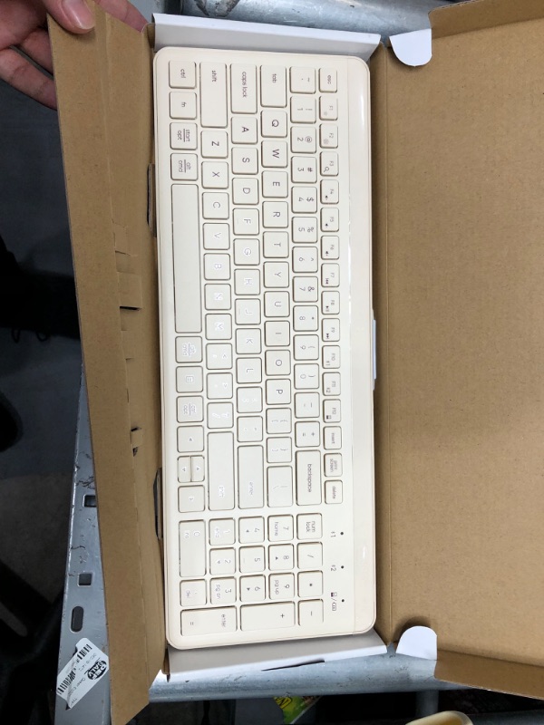 Photo 2 of heyday™ Bluetooth Keyboard

