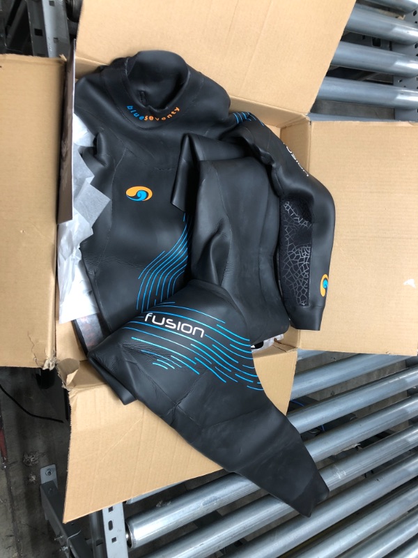 Photo 2 of Blueseventy Women's Fusion Wetsuit - S/M Black/Blue | Wetsuits
SIZE: WMS
