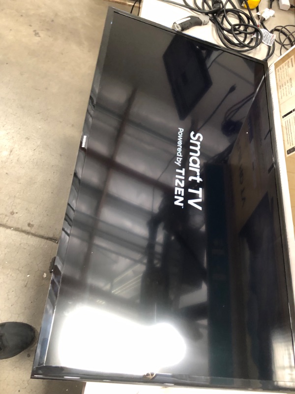 Photo 2 of SAMSUNG 40-inch Class LED Smart FHD TV 1080P (UN40N5200AFXZA, 2019 Model)