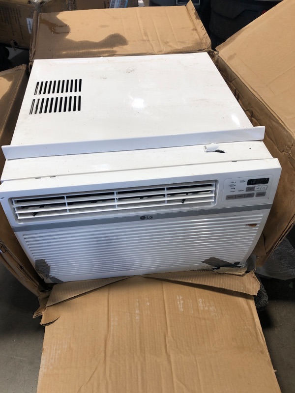 Photo 2 of ***PARTS ONLY***
G 18,000 BTU Window Air Conditioner, Cools 1,000 Sq.Ft. (25' x 40' Room Size), Quiet Operation, Electronic Control with Remote, 3 Cooling & Fan Speeds, ENERGY STAR®, Auto Restart, 230/208V
